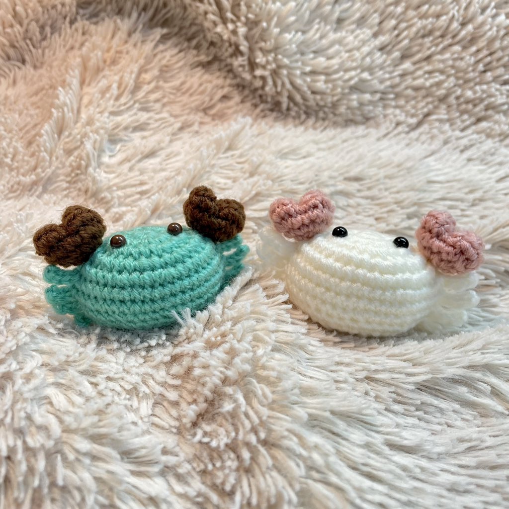 [専用]あみぐるみ① 今日は、かにのあみぐるみ（ちょこみんと・いちごみるく）を編みました