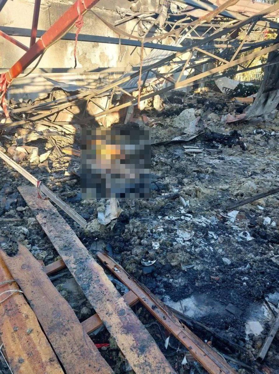 AMK_Mapping_'s tweet image. Multiple Ukrainian drones struck a cafe in the village of Khorly, Russian-controlled Kherson Oblast, where residents were celebrating New Years Eve.

At least 24 civilians were killed and 50 others injured.