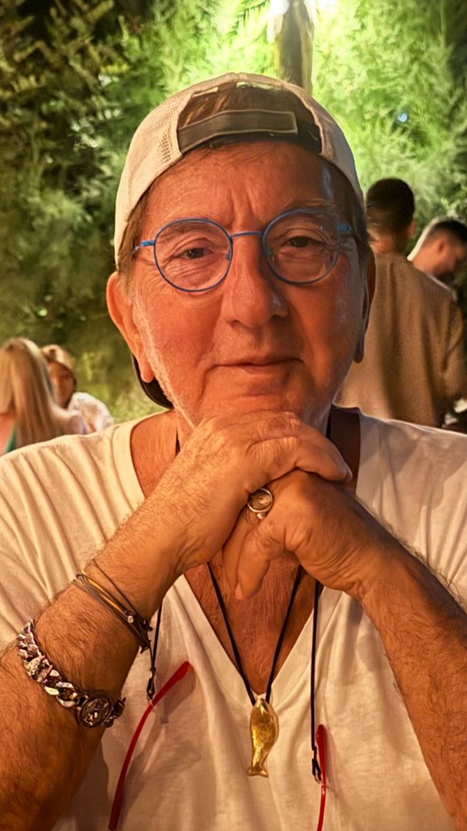 Kendimiz olmaktan korkmadan yaşamı kucakladığımız bir yeni yıl dilerim …istediğiniz  biçimde yaşamı sürdürme cesaretinden daha neşeli ne olabilir ki…