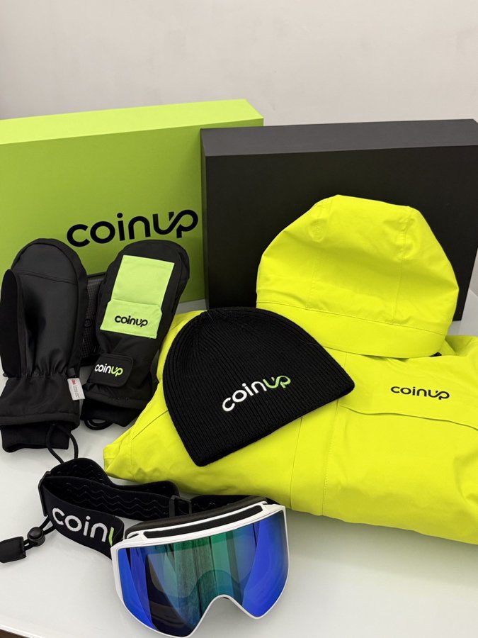 labixiaomi's tweet image. 2026准备了跨年小惊喜🎁直接来抽奖

🎁 送出 🎿 滑雪装备礼盒一套
手套 ×1｜滑雪帽 ×1｜专业护目镜 ×1

参与方式🎁🎁🎁

1️⃣ 关注 @COINUPZH @GCLUB_WEB3 @labixiaomi 
2️⃣点赞转发评论对2026年的期待

⏰ 48 小时后开奖，祝大家新一年顺利开局🥳

#GLABS #跨年福利 #元旦抽奖 #CoinUp #周边