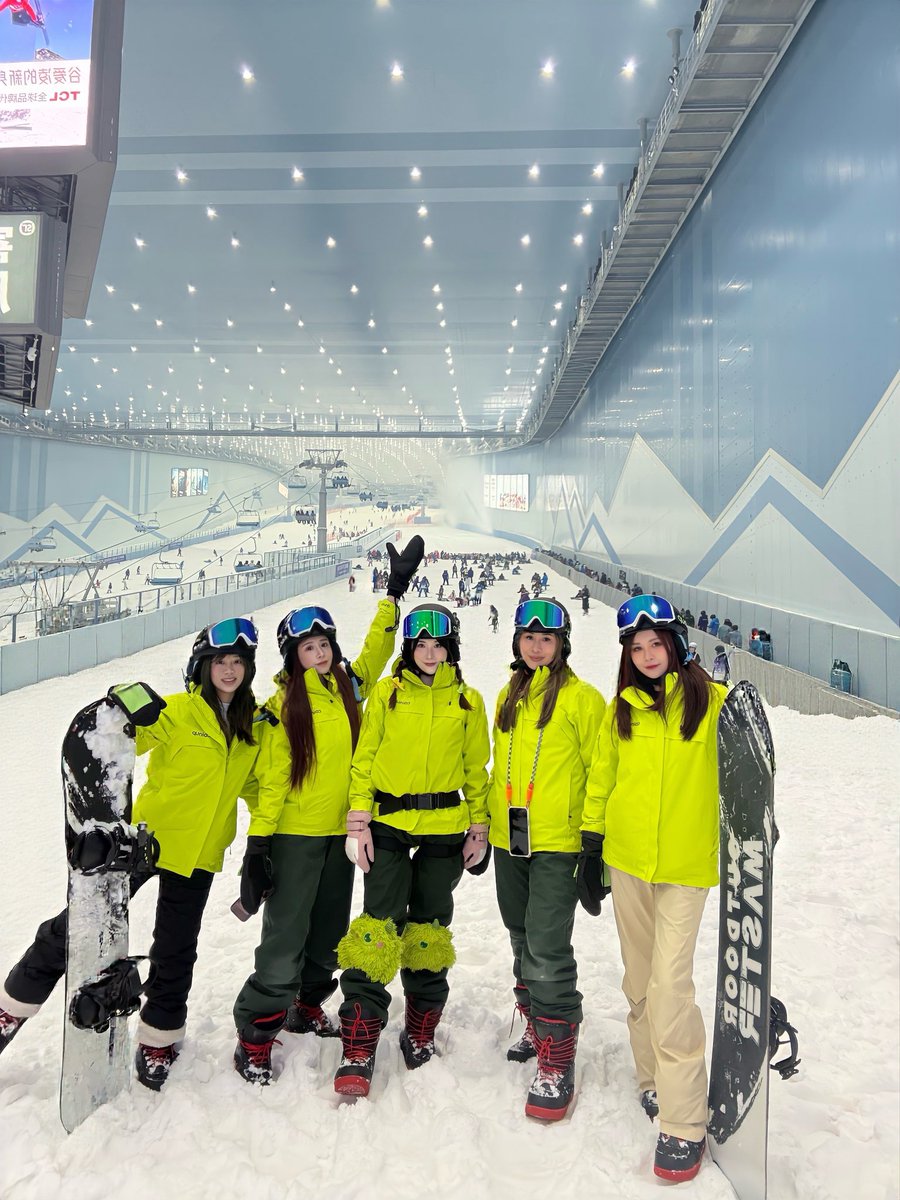 labixiaomi's tweet image. 2026准备了跨年小惊喜🎁直接来抽奖

🎁 送出 🎿 滑雪装备礼盒一套
手套 ×1｜滑雪帽 ×1｜专业护目镜 ×1

参与方式🎁🎁🎁

1️⃣ 关注 @COINUPZH @GCLUB_WEB3 @labixiaomi 
2️⃣点赞转发评论对2026年的期待

⏰ 48 小时后开奖，祝大家新一年顺利开局🥳

#GLABS #跨年福利 #元旦抽奖 #CoinUp #周边