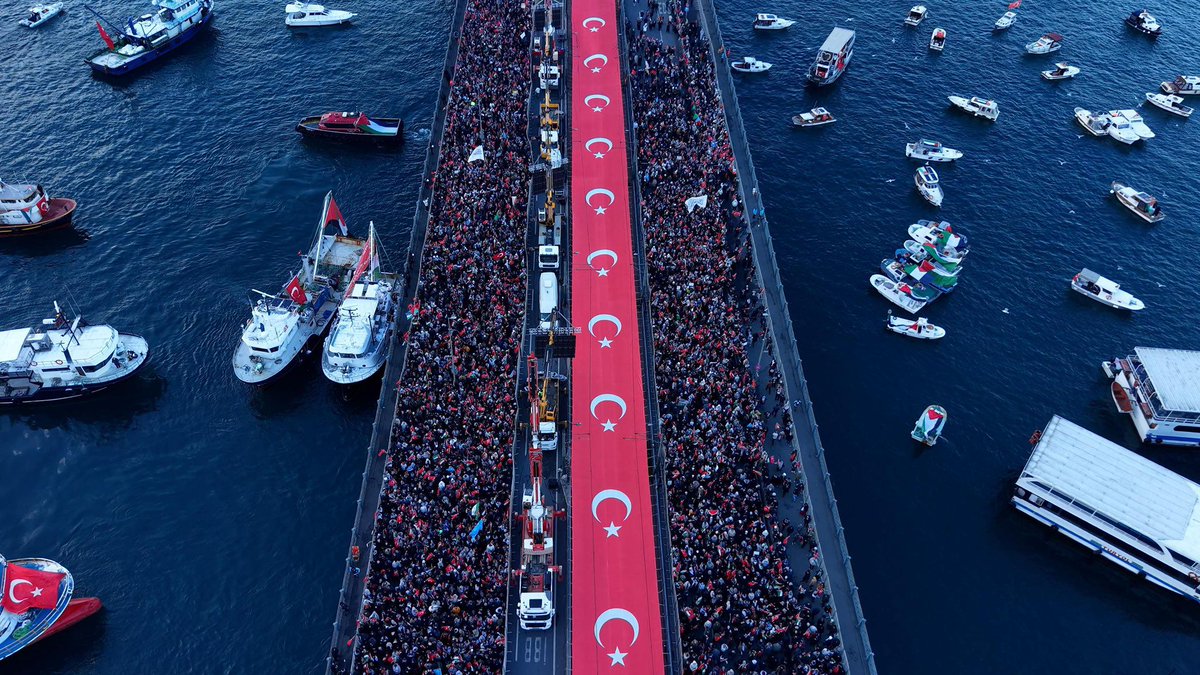 Gazze yanıyor, dünya susuyor.
Biz susmuyoruz.
Bir çocuğun gözyaşı, insanlığın ortak meselesidir.

#GazzeÇağrısı #JusticeForGaza #İnsanlıkİttifakı