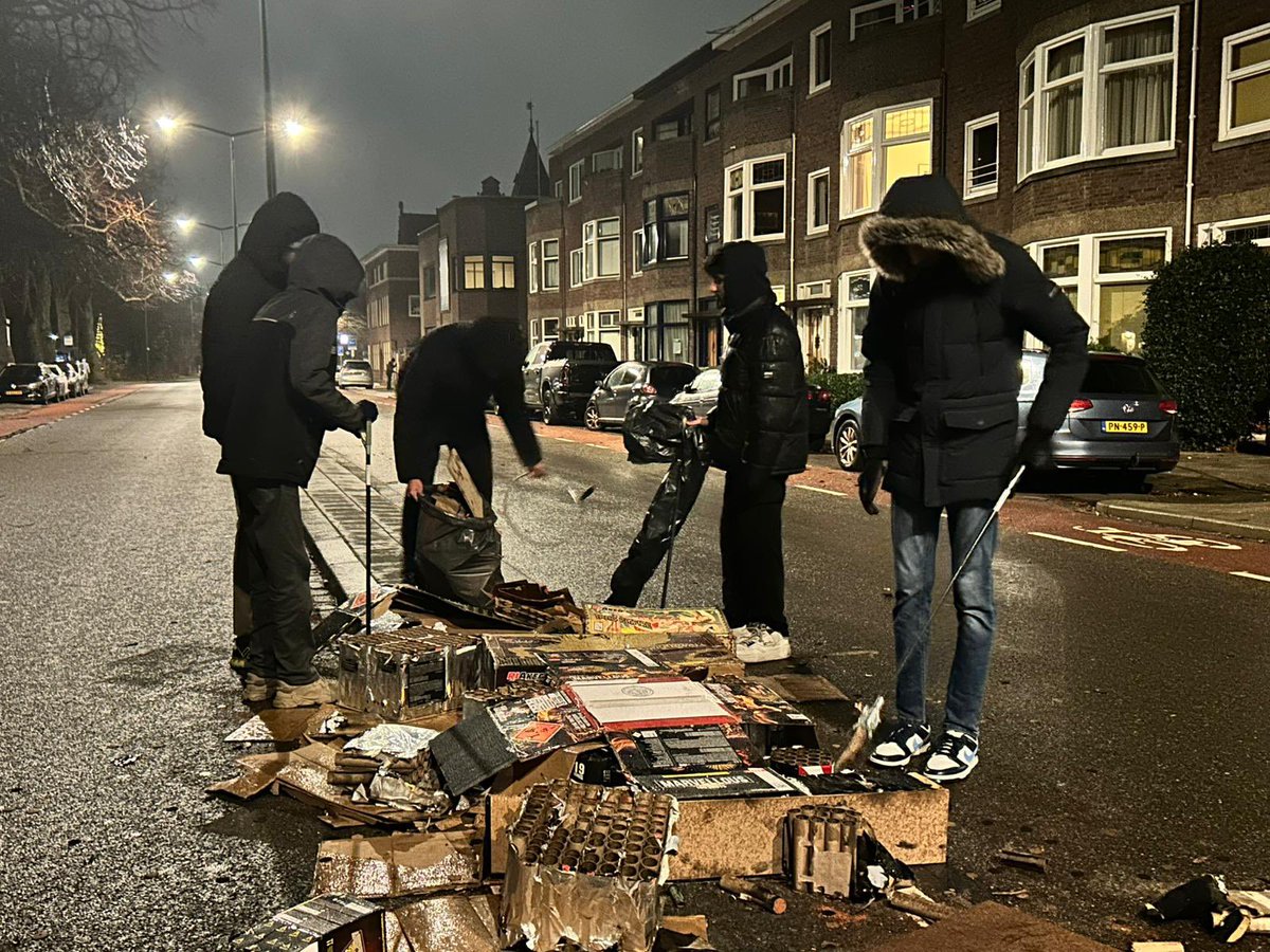 Mobarak Moskee tweet media