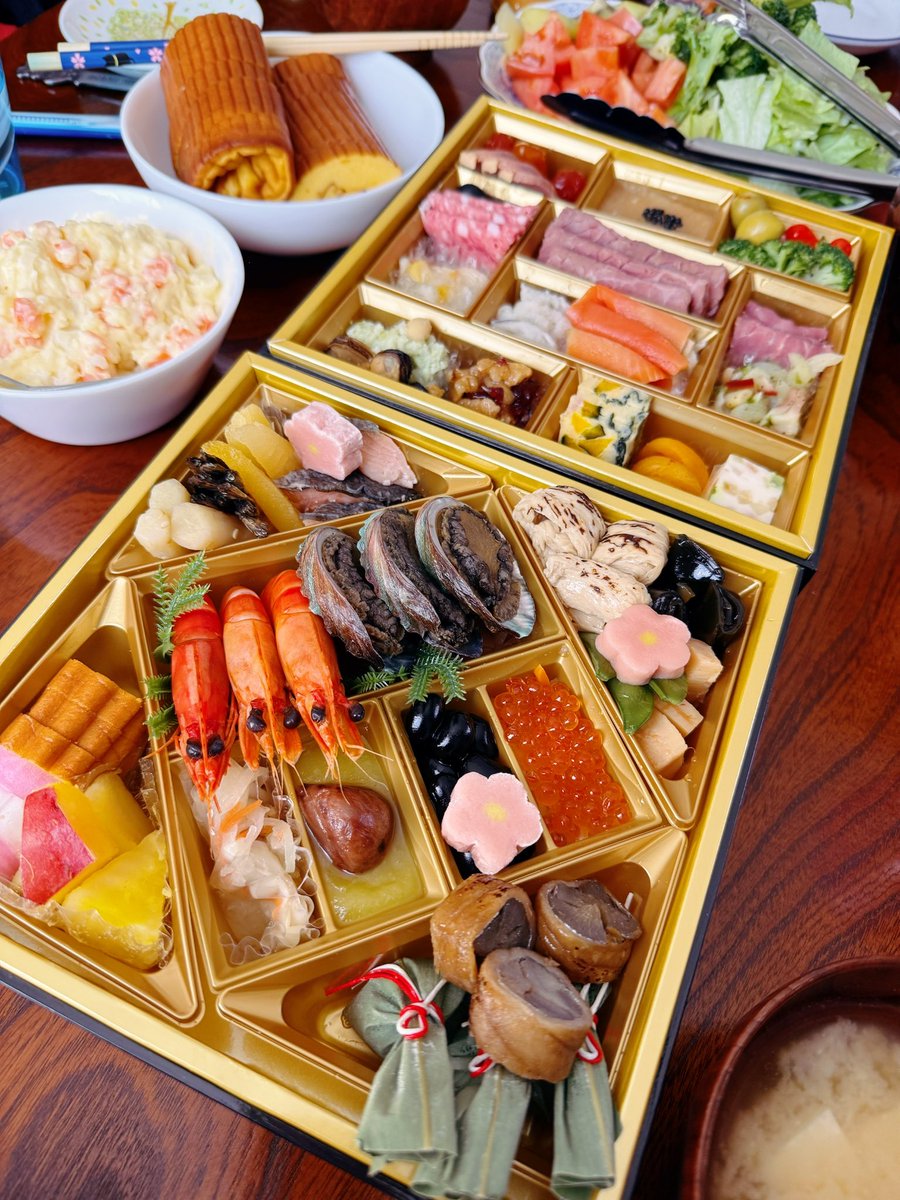 あけましておめでとうございます🎍✨️
実家に帰省してます🌸

今年もご縁を大切に心を込めて歌います。
一緒に楽しもうね🙌

7/11(土)にtsumuriさんでワンマンをします♩¨̮
そのほかも色々挑戦したい年🐴🔥
よろしくお願いいたします🪽