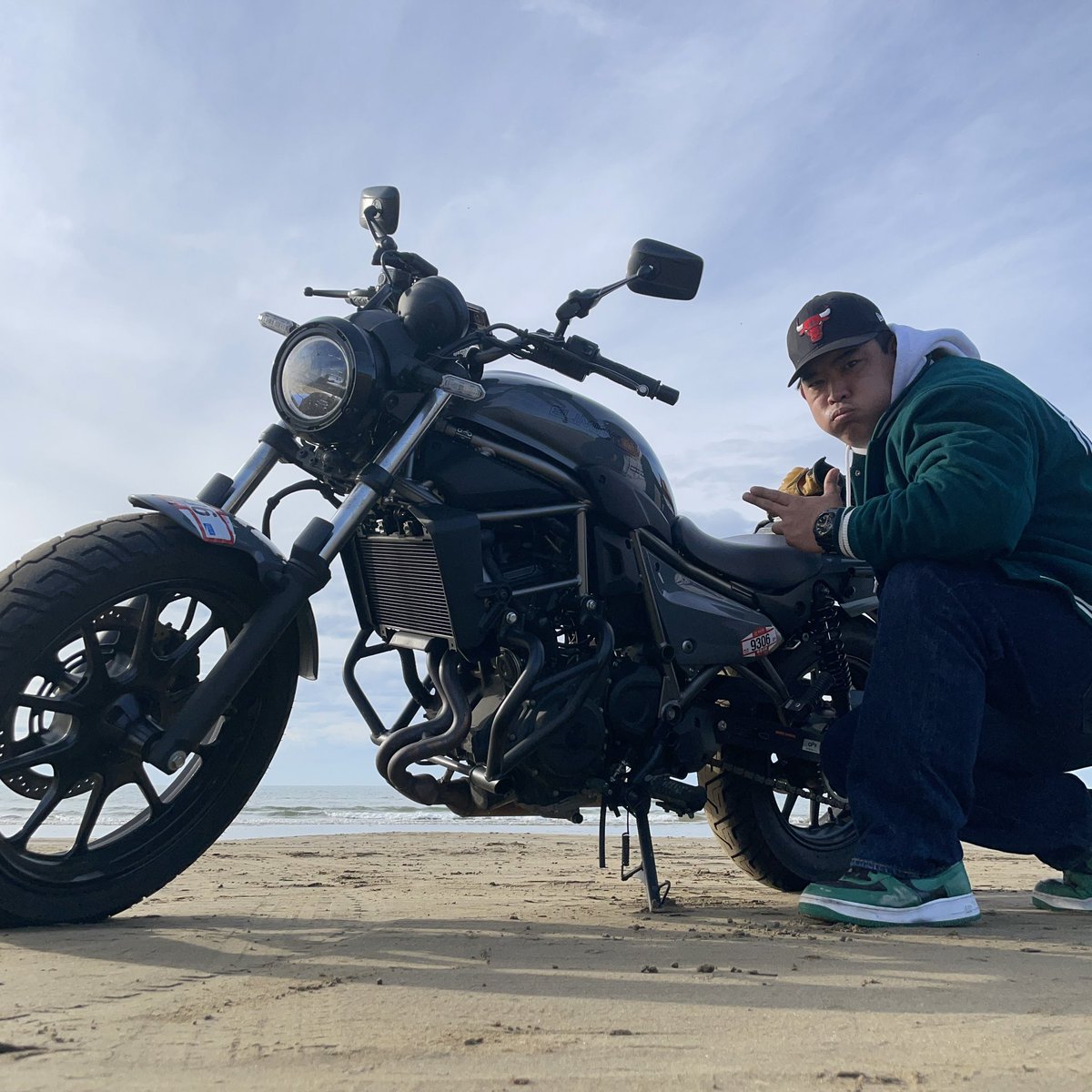 MAKOTO79_'s tweet photo. 新年なので気持ち新たに
#バイク乗りとして軽く自己紹介
名前：MAKOTO79
性別：男
年齢：34('91)
身長：179cm
住み：富山 
車種：ERIMINATOR,SR400
好き：旅、酒、バイク
一言：今年はバイクで西日本攻めます！
#バイク好きと繋がりたい
#バイク乗りと繋がりたい
#ERIMINATOR
#エリミネーター
#SR400 https://t.co/rbUwTwulpN