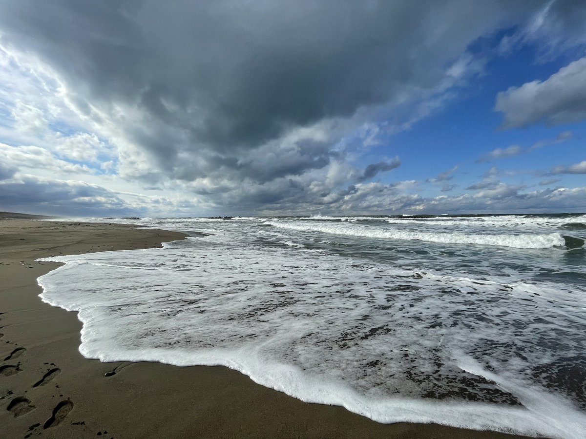 YabinDobin's tweet photo. 雲と日本海 https://t.co/vcukwgxnOB
