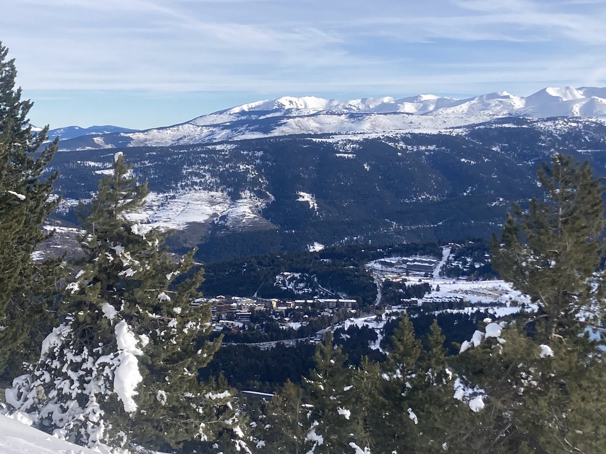 JICervera's tweet image. …i la primera llum del 2026. #BonAny2026 #ski #Pirineu #muntanya #BonDia #Pyrenees ❄️🏔️🍾