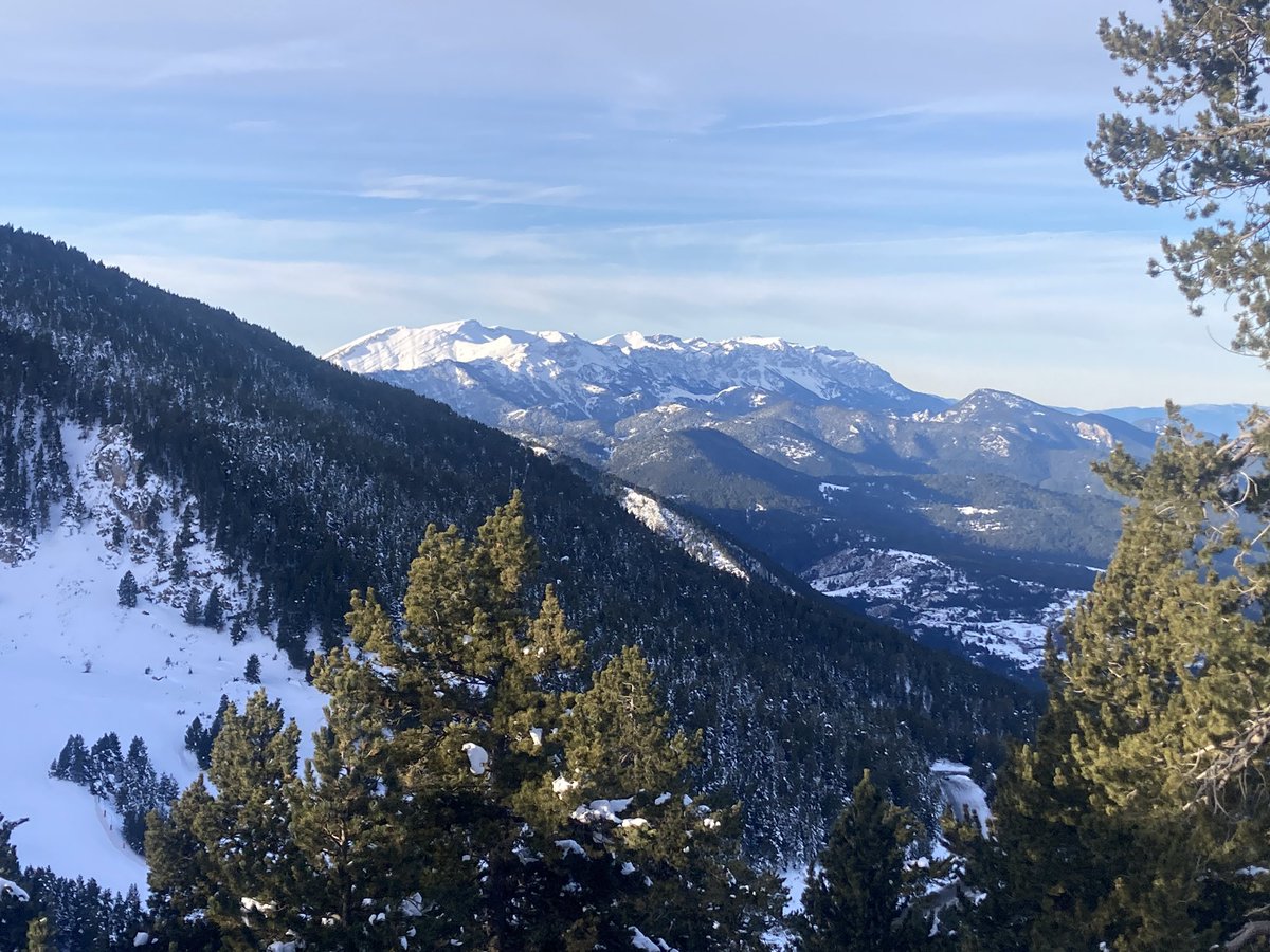 JICervera's tweet image. …i la primera llum del 2026. #BonAny2026 #ski #Pirineu #muntanya #BonDia #Pyrenees ❄️🏔️🍾