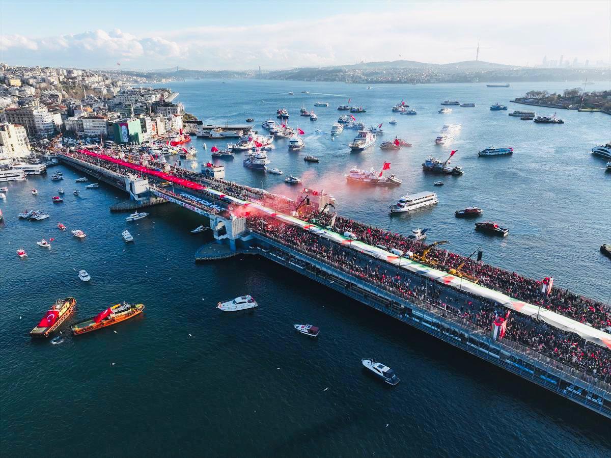Yılın ilk günü Gazze halkının haklı direnişi için İstanbul’dan yükselen bu ses, insanlığın ortak vicdanıdır.

Türkiye dün olduğu gibi bugün de yarın da haksızlığa uğrayan mazlum Gazze halkının yanında yer alacak, bu zalimliğe “dur” diyecektir.

#GazzeÇağrısı
#JusticeForGaza
