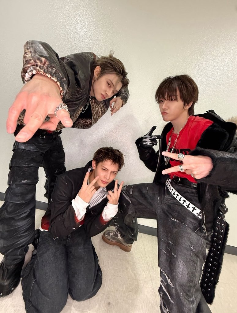 zhaoyufancokr's tweet photo. james with txt’s yeonjun and boynextdoor’s woonhak! 

#JAMES #제임스 https://t.co/OyPH6wlgME