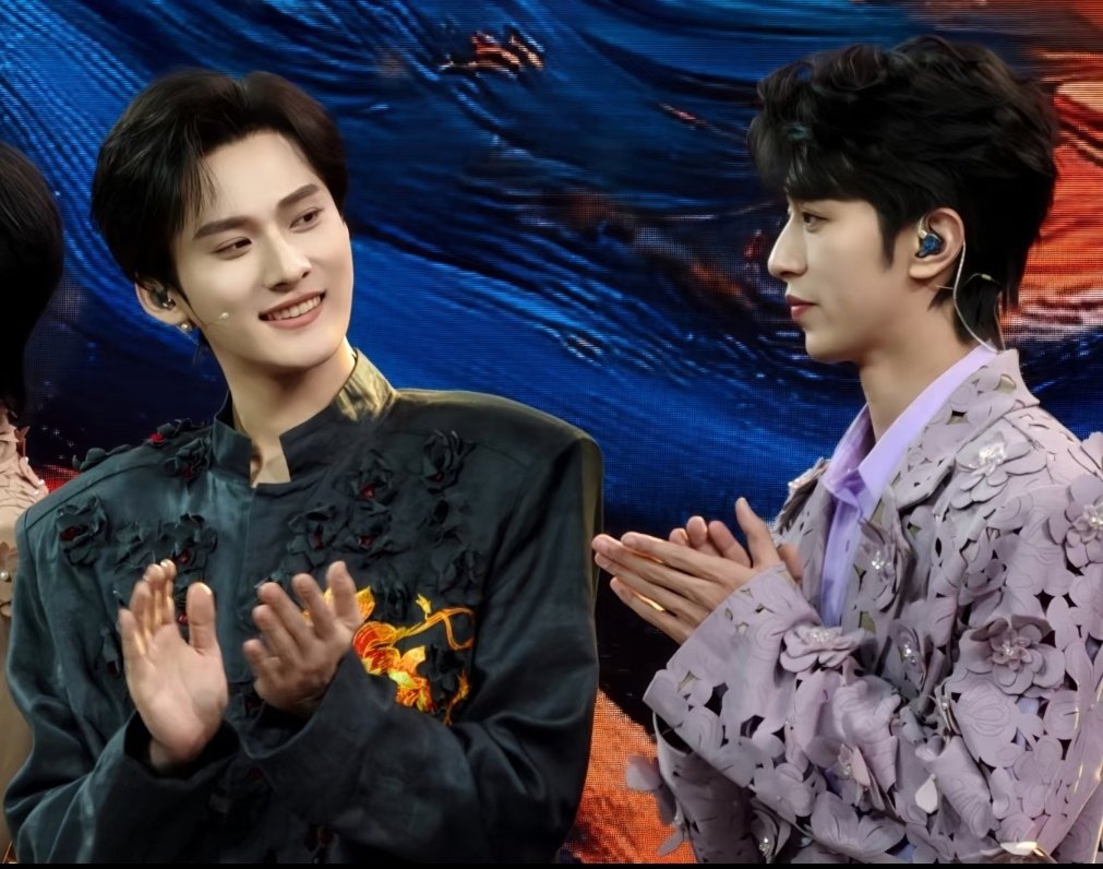 the father god really proud about his husband

#JiangLi