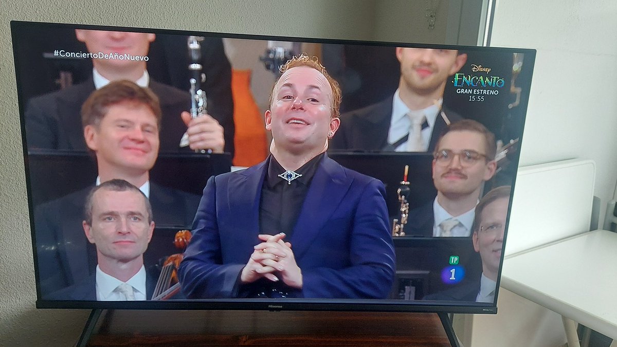 Yo solo espero ser feliz cada día en mi trabajo como este director del #ConciertoDeAñoNuevo 2026.