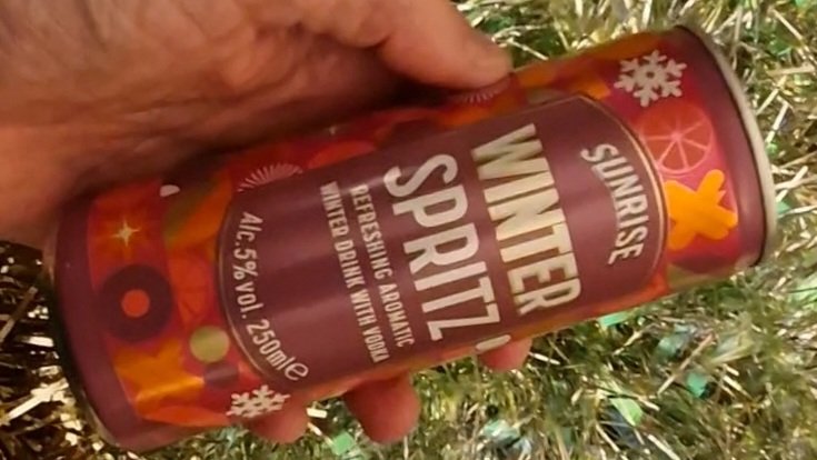 Spotted this in Lidl and knew it had to be tried on this day, lets checknout this winter flavoured alcoholic drink. Oh and happy new year.
Lidl 99p
youtu.be/0e5rMmlz1ww
#SunriseWinterSpritz #WinterSpritz #AlcoholicDrink #Review