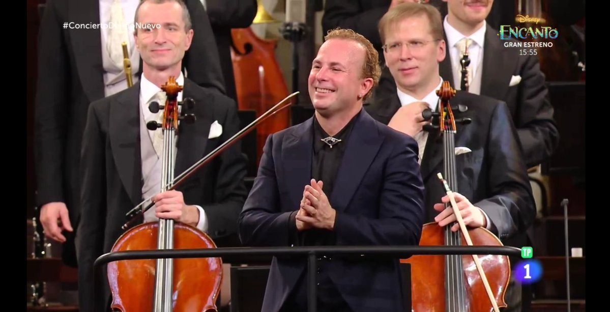 maika_rguez's tweet image. Nos entrega el concierto con más energía y magia de los últimos años, transmitiendo su pasión por la música.
Aprovecha su discurso para desear la paz y decir que la música puede unir a todas las naciones.
Muy muy fan de Yannick Nézet-Séguin 🤩
#conciertodeañonuevo