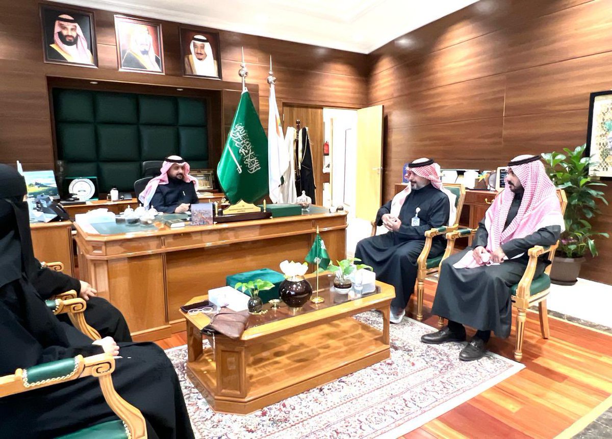 بدعوة من سعادة مدير فرع وزارة الموارد البشرية والتنمية الاجتماعية – فرع منطقة الرياض الأستاذ فواز المالكي، شاركت جمعية اكتفاء لتمكين الأسر في اجتماعٍ خاص عُقد بمقر فرع الوزارة بمنطقة الرياض، بحضور ممثلي الفرع، ومن جانب الجمعية سعادة المدير التنفيذي الأستاذ عبدالعزيز الجعوان