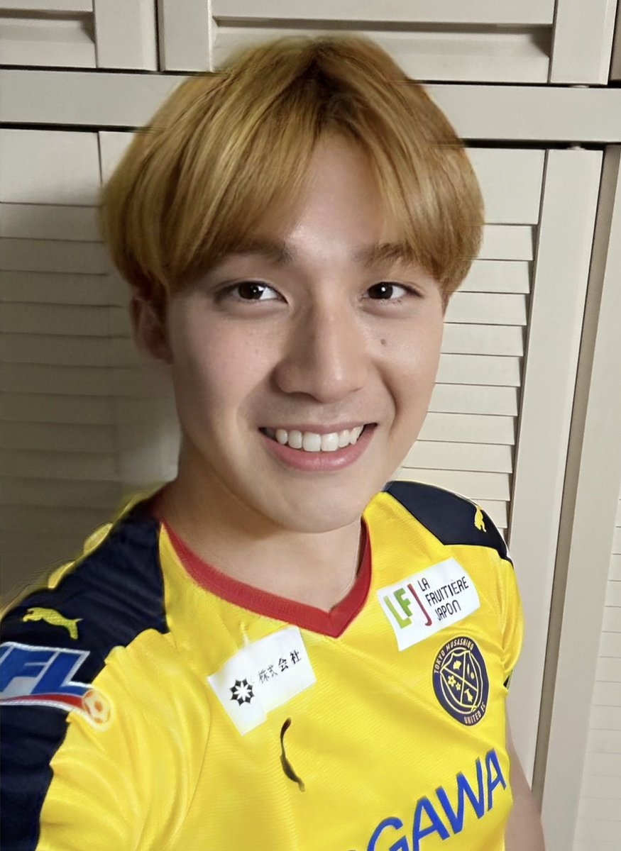 あけおめです
大好きな先輩からもらったユニ着て撮ってみました！