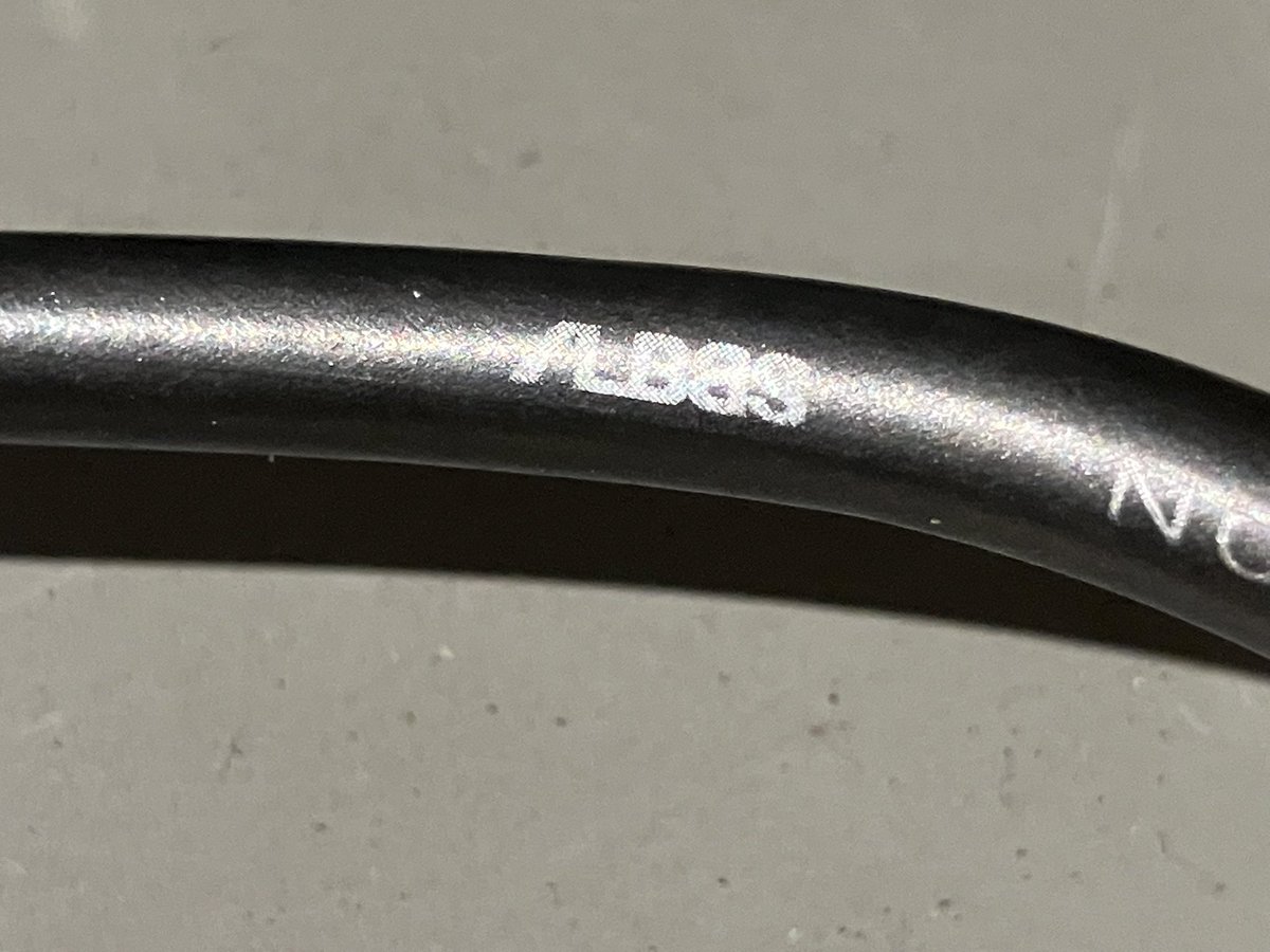 sunold_things's tweet image. アルバスのシールドを330円でゲット❗️
チバユウスケ、アベフトシ、ウエノコウジがミッシェルで使用していた会社のシールドです😆(確か)
希少なカールコードも持っていますが、アルバスは高音がよく出るような感じがします🤔

#ミッシェルガンエレファント #ギターシールド #アベフトシ