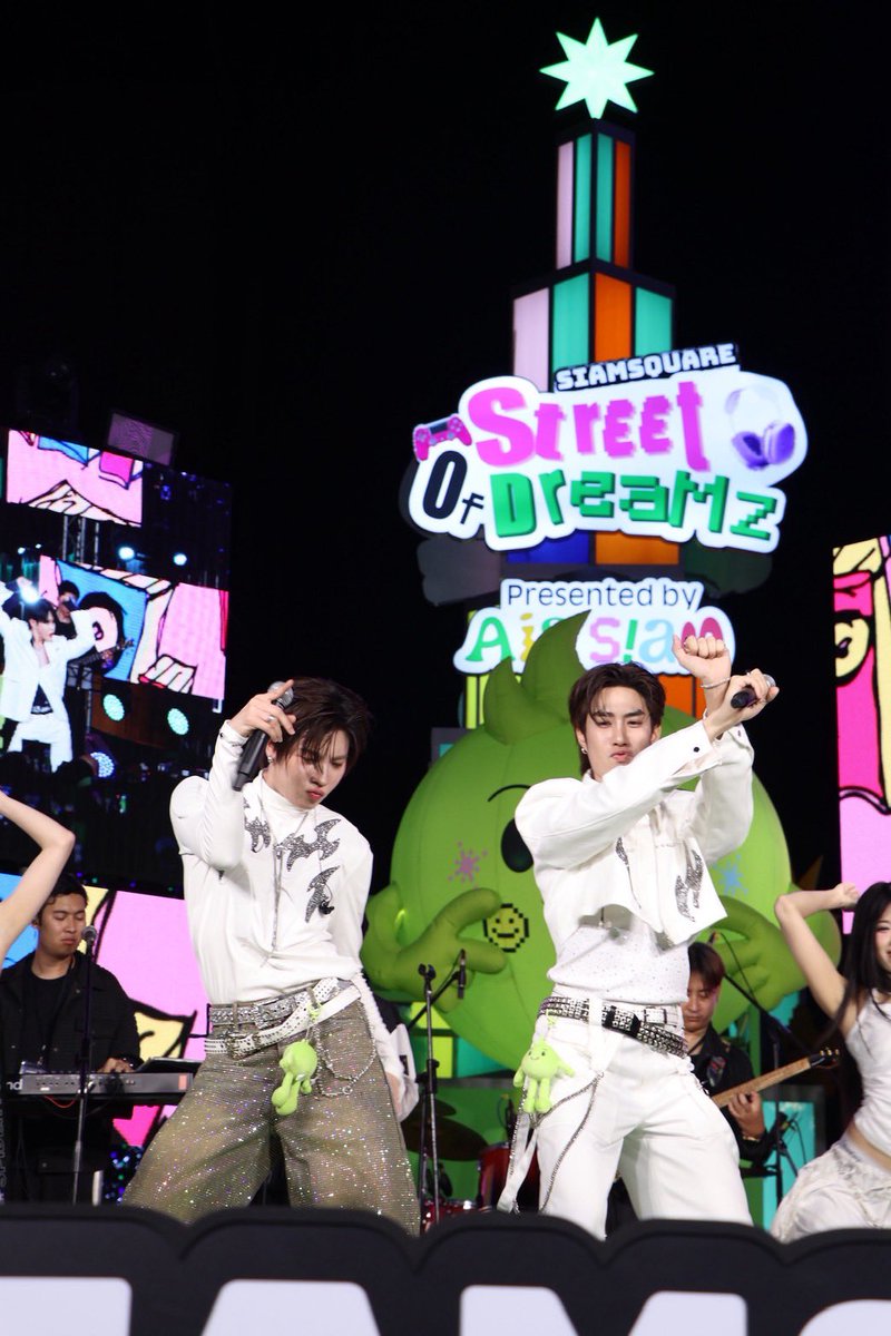 <a href="/AISSIAMOFFICIAL/">AISSIAM_OFFICIAL</a> อะไรแบบนี้ไหมครับพี่เอไอเอส😋
TFO COUNTDOWN AT SIAM
#AISSIAMxTleFirstOne