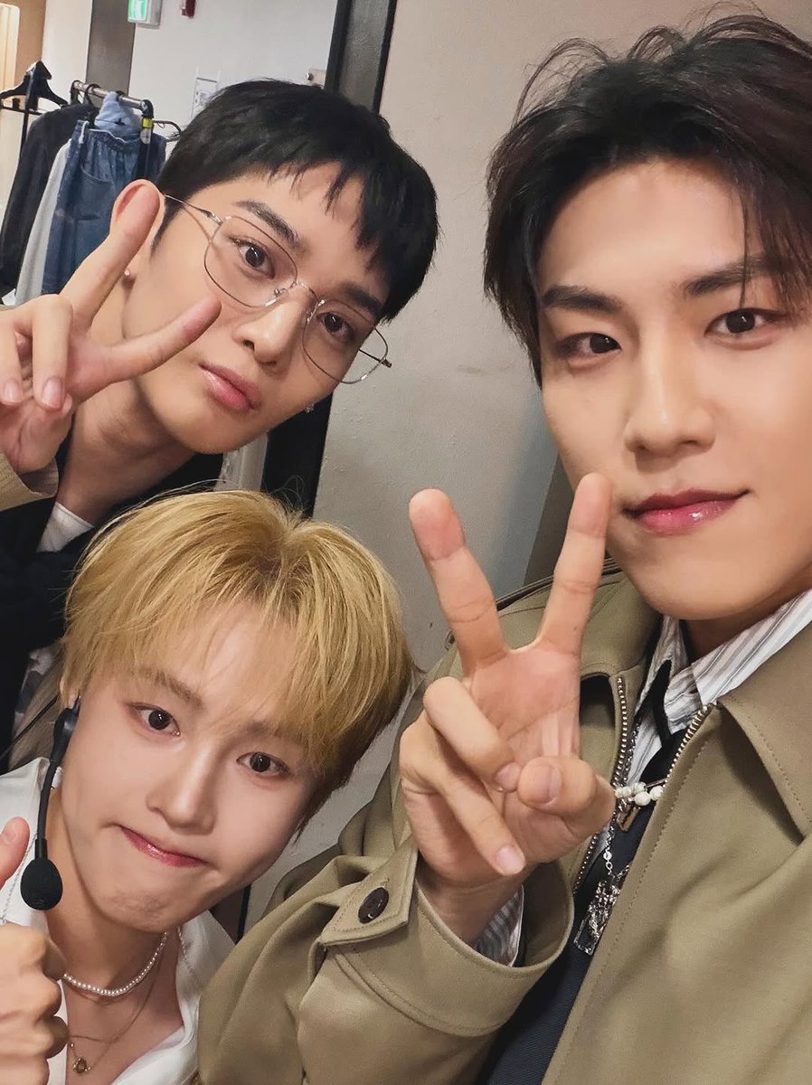 WANNABOND's tweet image. 260101 Woojin insta post with Sungwoon and Jinyoung after Sungwoon’s FM last night with backsound Wanna One’s I.P.U #박우진 #하성운 #배진영  

#WANNABOND #WannaOne #워너원