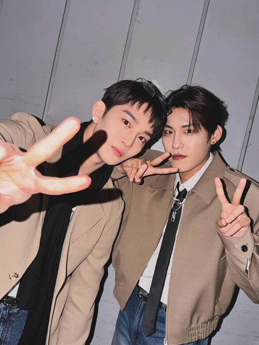 WANNABOND's tweet image. 260101 Woojin insta post with Sungwoon and Jinyoung after Sungwoon’s FM last night with backsound Wanna One’s I.P.U #박우진 #하성운 #배진영  

#WANNABOND #WannaOne #워너원