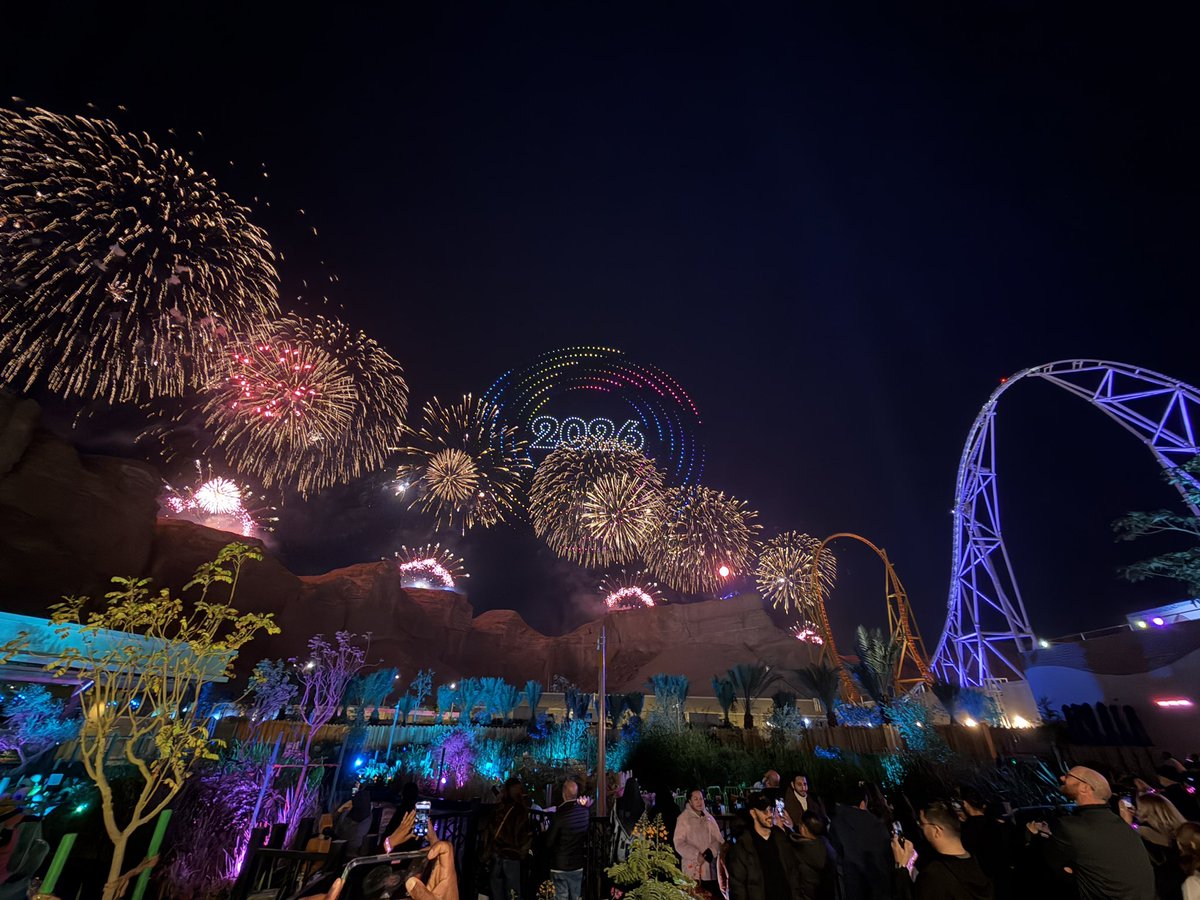 بإذن الله بعد سنوات راح يكون فيه أبراج فوق الجبل

تخيل المنظر؟