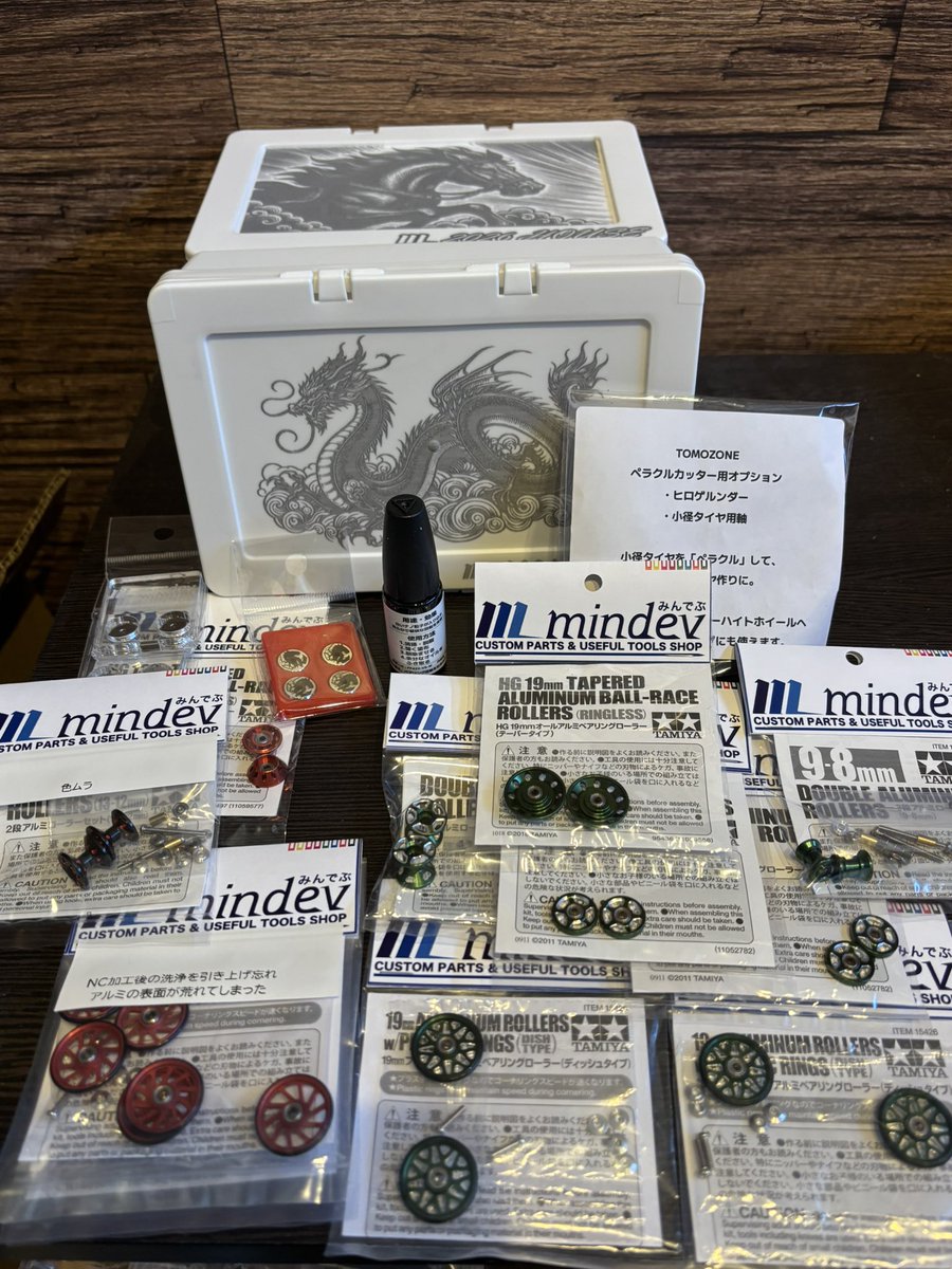 Tio_poke's tweet photo. ミニ四駆福袋結果はおおむね満足でした！開ける時のワクワク感が半端なかった！一部商品券になるってのを期待してたけど購入分には入ってなかった。  #mindev https://t.co/qdDdkU2GbL