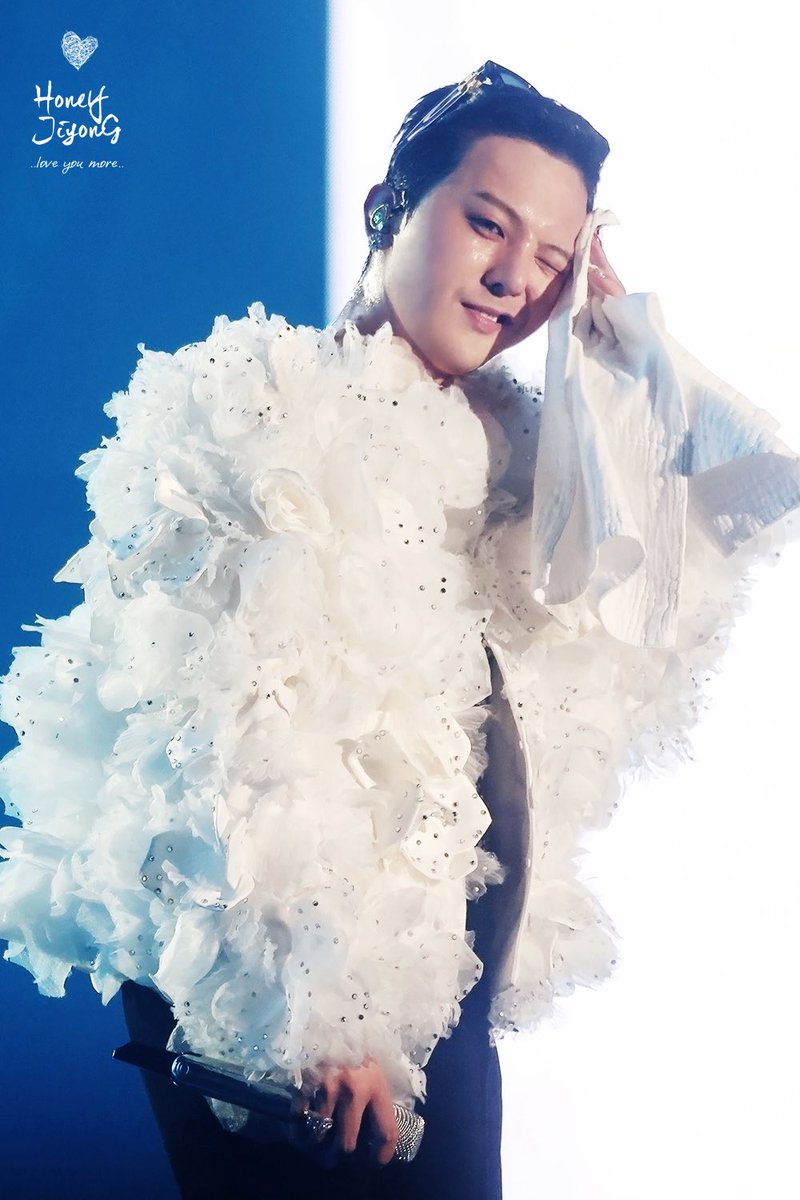 honeyjiyong's tweet photo. G-DRAGON WORLD TOUR [Übermensch] IN SEOUL ENCORE

새해 복 많이 받으세요🎊
모두 건강하고 행복한 2026년 되길 바래요🙏🏿💕

#권지용 #KWONJIYONG 
#GDRAGON  #지드래곤
#위버맨쉬 #허니지용 https://t.co/hWzlJ7uYyh