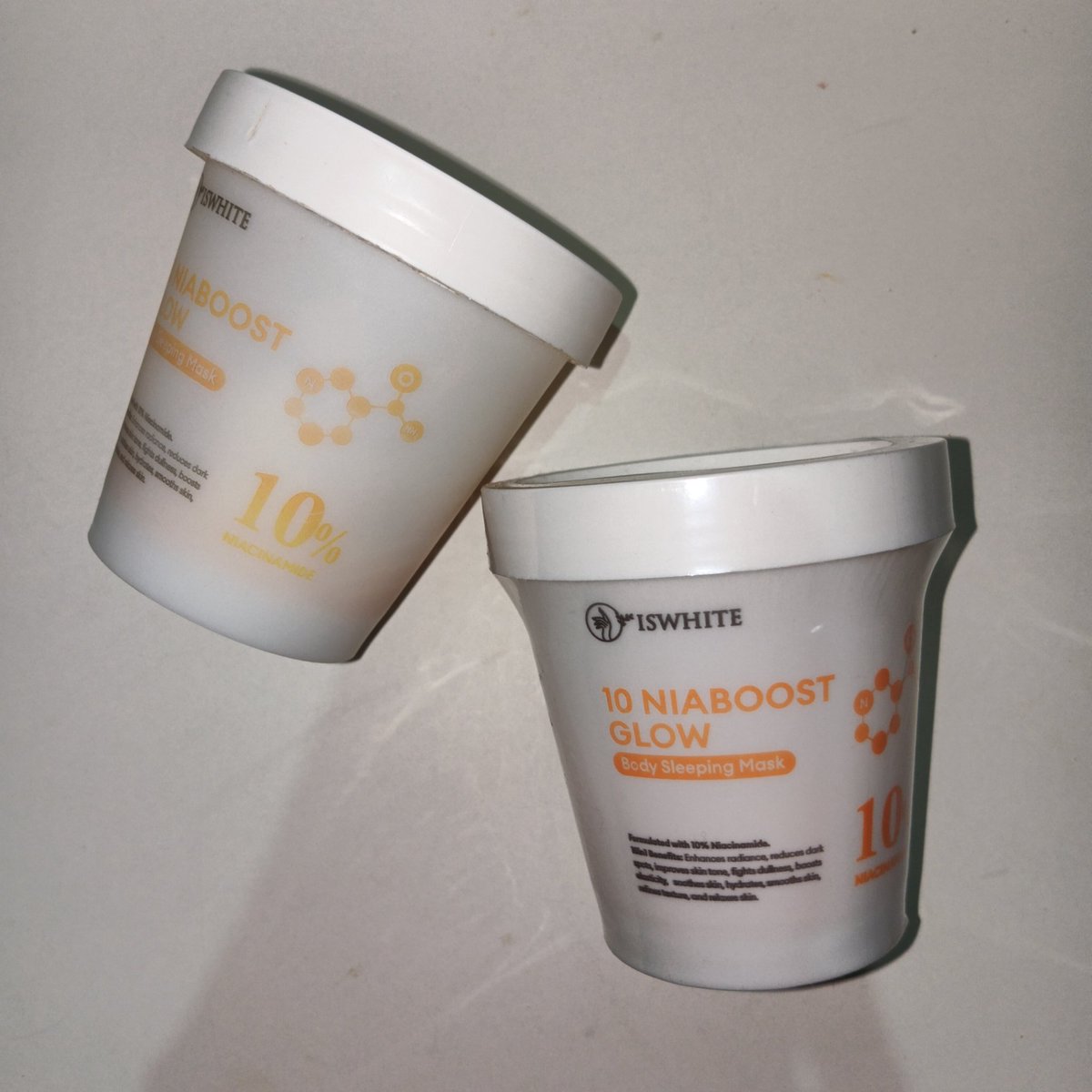 Ganti tahun, ganti vibes, kulit juga dong..

Jadi, body care malemnya jangan di skip ya..
Males? Biar gak males.. Cobain body sleeping mask yang sat-set ini!
Bangun tidur makin GLOWING DAN CERAHHHH
Pakenya yang rutin ok