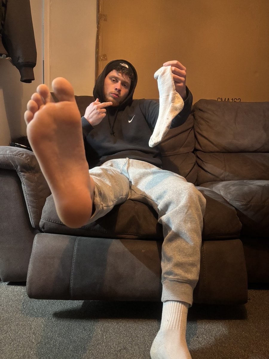 Alpha Oakley tweet media