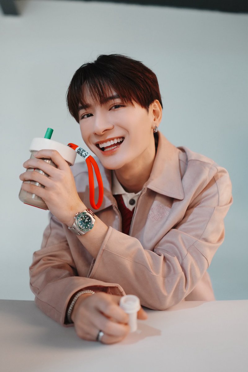 ในโซเชียลฉันเป็นทุกอย่างที่ไม่ใช่ศิลปิน. tweet media