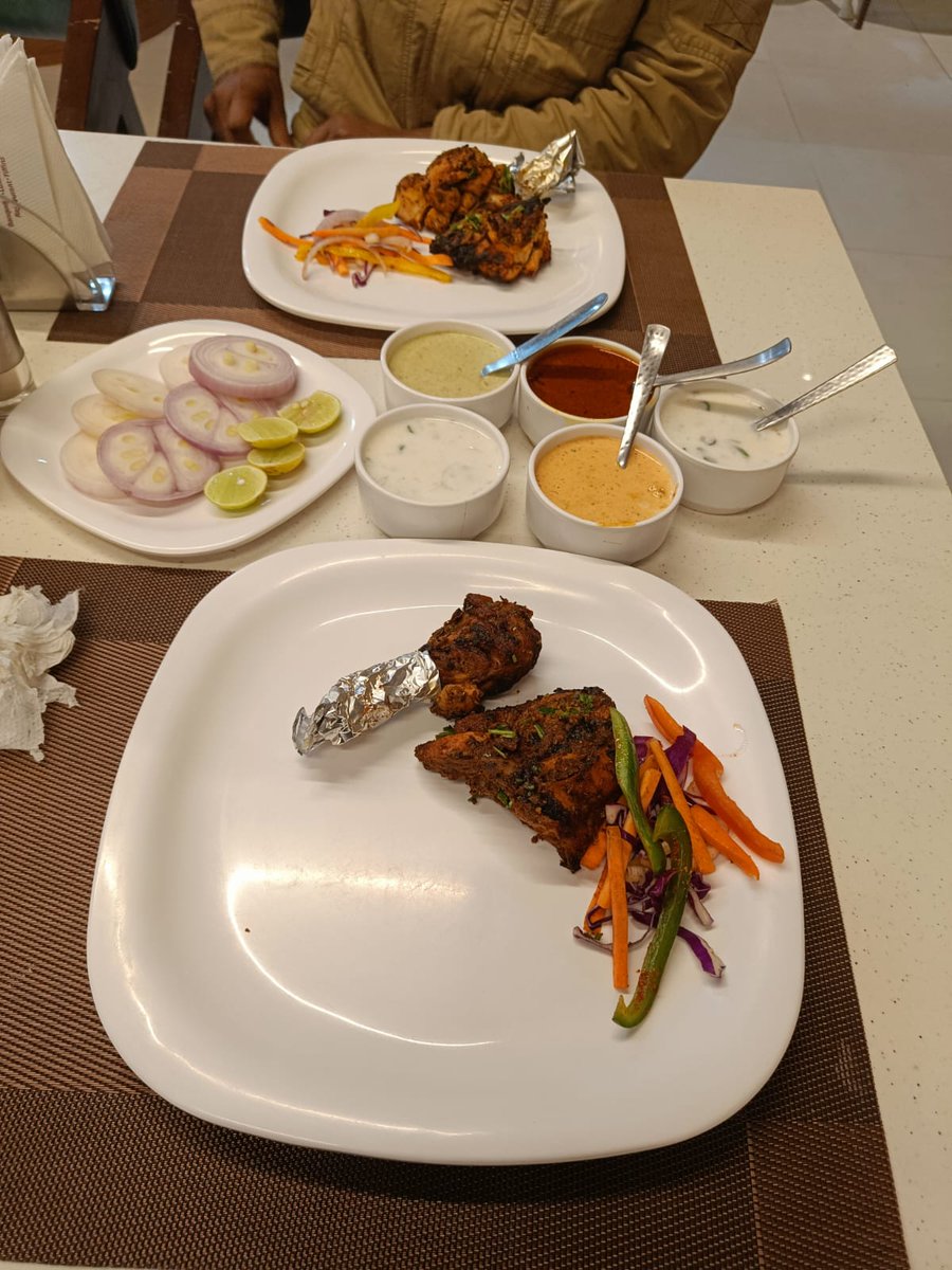 Happy New Year CT fam 🎊🎊🎊🎊

Starting 2026 with gratitude, good food and calm mind.

Stepping away from charts for a moment, enjoying real conversations and simple moments because clarity doesn’t come from noise, it comes from balance.

New year, same mindset -->
learn daily,