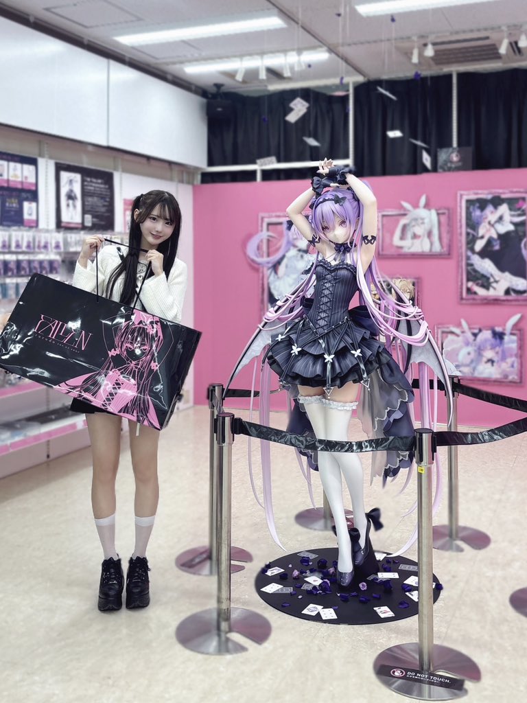 大大大好きなrurudo先生のPOPUPにいってきました🦁💘

イヴちゃんの等身大フィギュア実物も可愛すぎて、、会いに行けて良かった(T_T)

念願の全身タペストリーもゲットできましたにこにこ( ᴖ ·̫ ᴖ )しあわせ💭♡