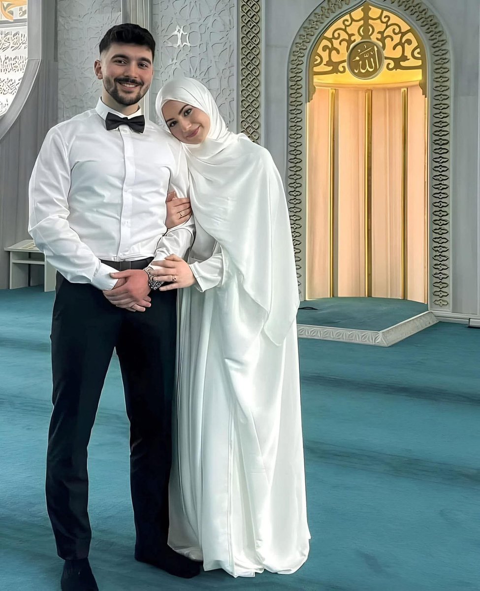 ﴿هُنَّ لِبَاسٌ لَّكُمْ وَأَنتُمْ لِبَاسٌ لَّهُنَّ﴾