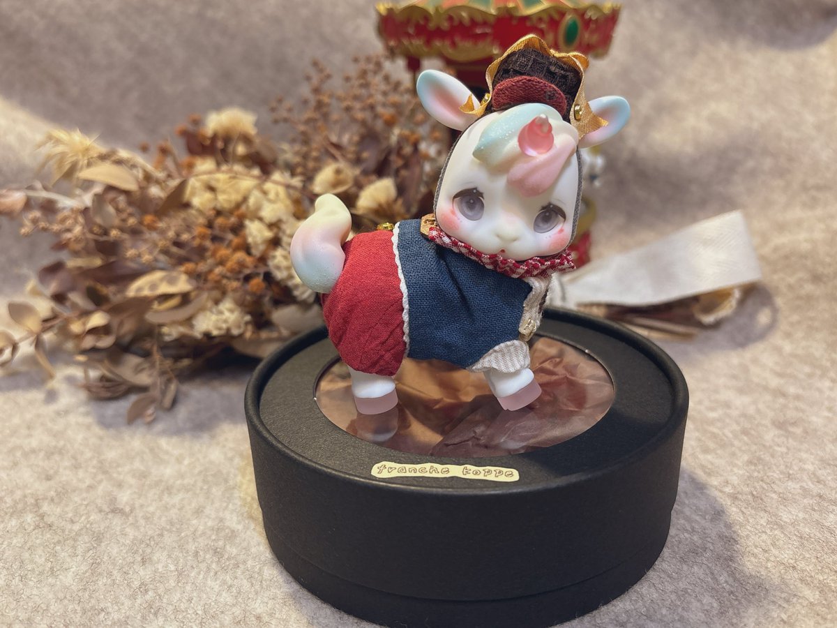 新年早々ウェルカムるるぴちゃん
慌てて駆けてきてくれました🦄💨

馬では無く幻獣ですけども、幸先良いスタートになりました

るるぴちゃんだけでも可愛いのに
うみさんのお洋服を着せると語彙力無くなる可愛さになった…すごい