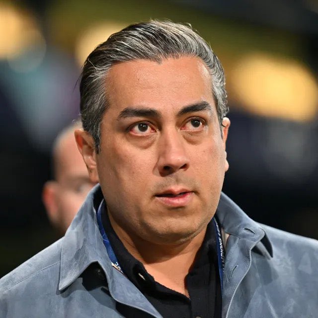 Withbluse's tweet image. ماريسكا بيمشي لانه متخالف معه

البوتش مشى لانه تهاوش معه

بويلي المالك المشارك نفسه تهاوش معه عشان رؤيته

اقسم بالله هذا الجرثومه كارثه حلت ع النادي ولا لنا الا الدعاء عليه

الله لا يوفقه الله يسلط عليه من لا يخاف الله فيه الله يجعله بضائقه ماليه تخليه يبيع حصته من النادي يارب💙