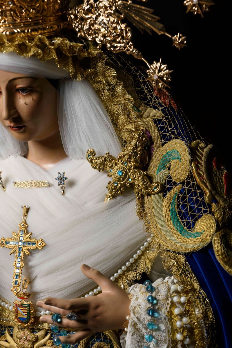 “Mi alma proclama la grandeza del Señor”.

Hoy celebramos la Solemnidad de Santa María, Madre de Dios.

A su amparo encomendamos a nuestros hermanos, fieles y devotos, pidiéndole que nos acompañe y proteja en este nuevo año que comenzamos.

#CofradíasVM #CofradíasMLG