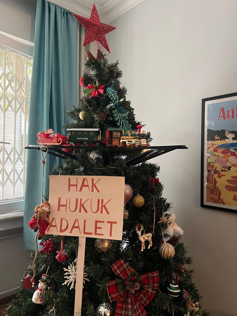 agacatuneyen's tweet photo. Hoş geldin 2026. 
Tek dileğimiz belli. https://t.co/9vw6MLcEAK