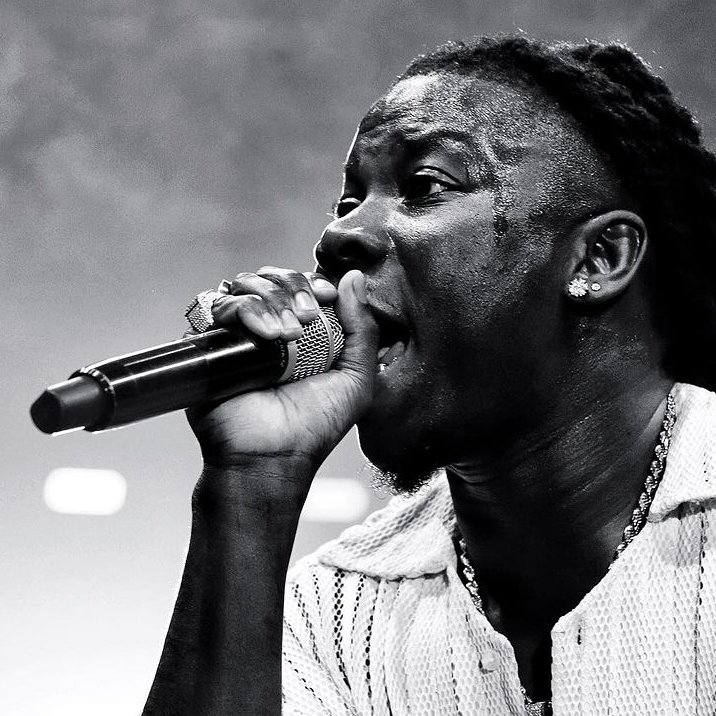 JaneralBurnito1's tweet photo. Happy New Year To The Greatest Of All Time Stonebwoy .β€οΈ
Wishing you the very best π. #Another360 #BhimPresident #1GAD π₯π https://t.co/crmKTZqAhX