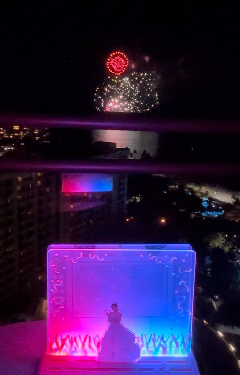 _uhrm's tweet image. 花火だよ、莉子ちゃん
HAPPY NEW YEAR