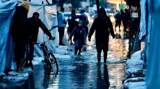 جنگ بندی معاہدے کے بعد کونسا قانون اسرائیل کو غزہ کے ظالمانہ محاصرے کی اجازت دیتا ہے۔ !
اصل بات یہ ہے کہ اب بھی کچھ ظالم طاقتیں اسرائیل کی پشت پناہی کے گھناؤنے عمل میں مصروف ہیں۔

#ميراث_الملثم