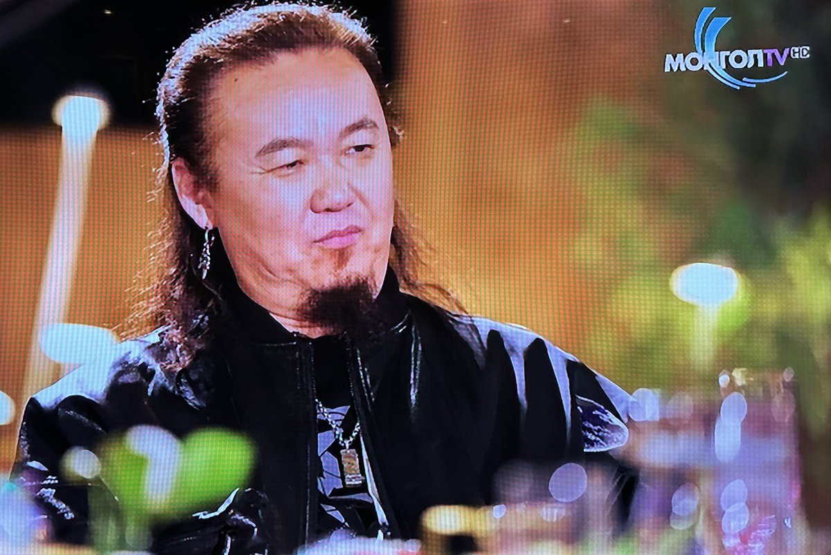 Солонгост бол олны танил, нөлөөлөгч байх тусмаа хариуцлагатай, ёс зүйтэй байхыг шаарддаг, тэр чинээгээрээ хууль нь ч тэдэнд хатуу байдаг!
Залуучуудад болон нийгэмд буруу үлгэр дуурайлал үзүүлсэн, үйлдэл үзүүлсэн бол карьер амьдрал нь бака.
Манайд бол таг эсрэгээрээ, хойморт