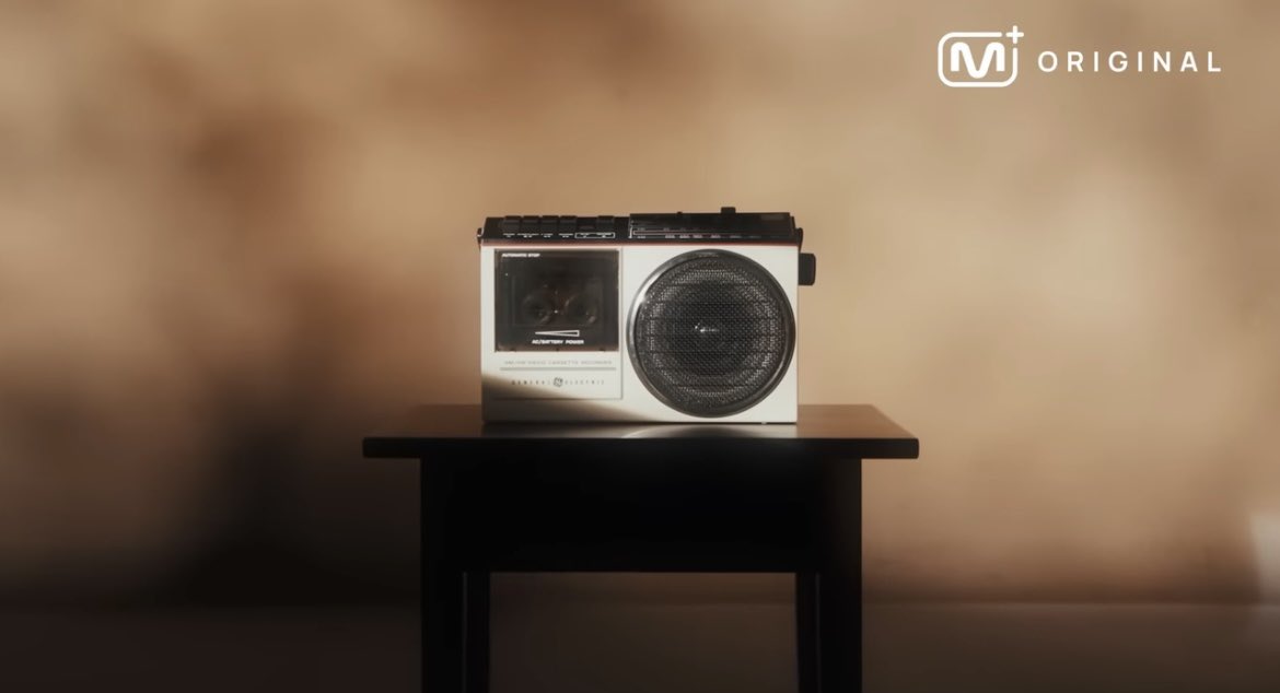keitadj3's tweet photo. #WannaOne 7年ぶりに再結成か

公開された映像では、ある人物がカセットテープを再生する場面が描かれた。再生されるテープでは、Wanna Oneのヒット曲「Spring Breeze」の一節である「���たちまた会う」という歌詞が流れてきた。

2026 COMING SOON #우리다시만나 https://t.co/uBcjKgjZf0 https://t.co/kJqj7UJxHu
