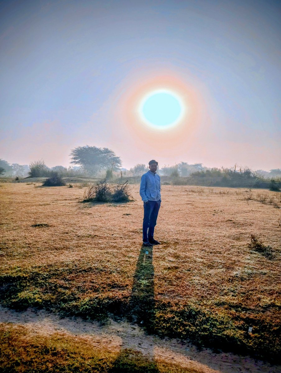 हे मेरे आराध्या देव सूर्य भगवान आपको नूतन वर्ष का प्रणाम 🙏🏽