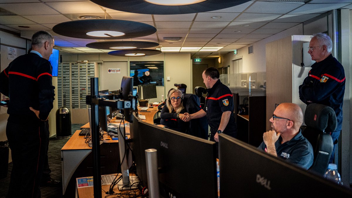 Pompiers13 tweet media