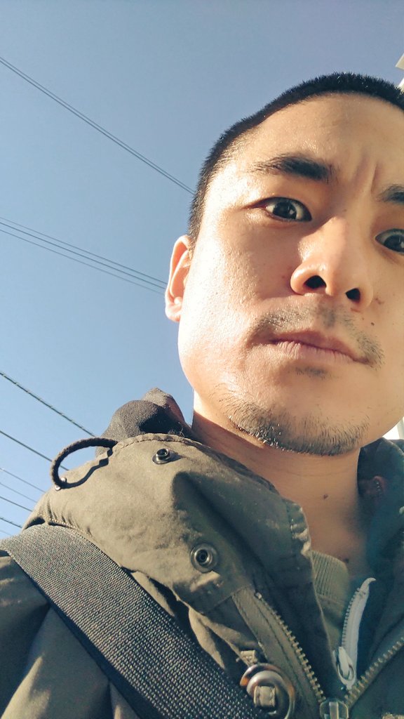 あけましておめでとうございます。

年明け。
快晴。
電線。
髭。
坊主。
午。
蹄鉄。

【発見・体現・学習】をテーマに、常に挑む姿勢で鼻息荒く。
一歩を大切に走ります。

本年も、何卒よろしくお願いいたします！
何卒。縦長。