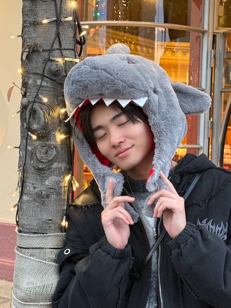 haruhi_iuchi712's tweet photo. 明けましておめでとうございます🐴
2026年もよろしくお願いします！！！！

ユ↑ニバじゃないからね
ユニ↑バだからね🦈 https://t.co/xSJfE43HVA