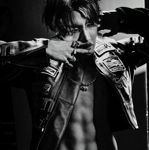 AboutMusicYT's tweet photo. Killin It Girl by J-Hope was titled the most acclaimed male kpop song of 2025 by Forbes. https://t.co/ednZGRRKHs