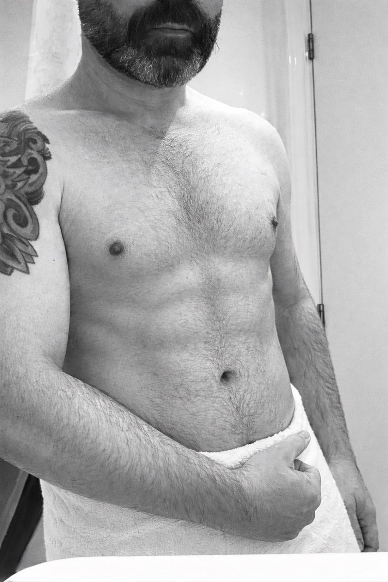 FelixxxCross's tweet photo. @redheadgracex Stop messing about and come back to the shower 🚿 https://t.co/fRFl9H5SZC