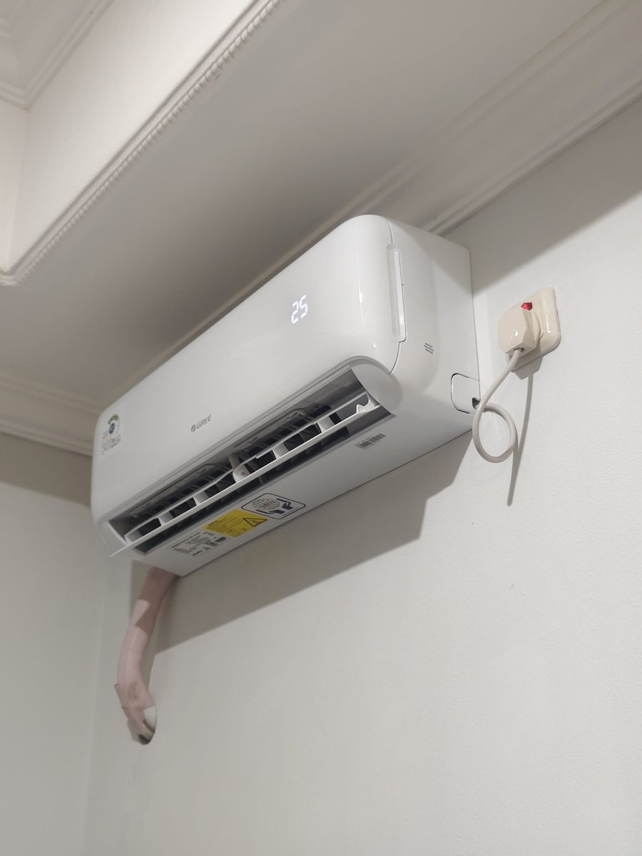 iqqqbalmu's tweet image. Setelah riset scroll review berhari2, akhirnya memutuskan beli ac gree.

Pas udah dipasang &amp;amp; ngerasain sendiri, GAK GAK NYESEL SAMSEK.

Suhu 25 fan 1 aja udah dingin polll. Indoor outdoornya pun ga berisik. Hati tenang karna garansinya termasuk yg paling lama dibanding merk lain.