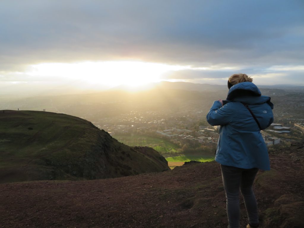 TalesOfOneCity's tweet photo. #ThrowbackThursday is "Hope" shared by RA on Edinburgh Collected. Taken on the last day of 2019, RA writes “after each dark night there is a light coming with the morning to remind people of the joy of new beginnings”.
Best wishes for a joyous New Year!
https://t.co/NKTwS3g0V4 https://t.co/Hvsz6TzBQq